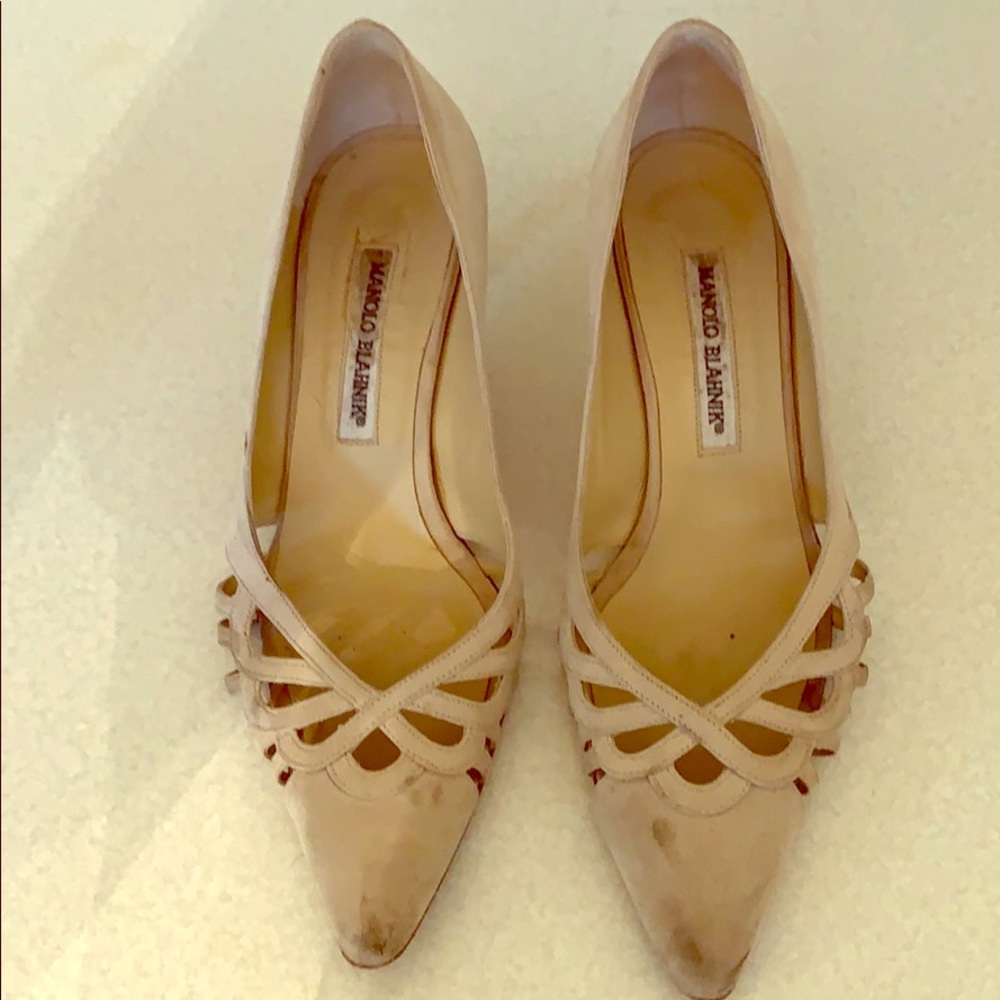 Manolo Blahnik Pointed Toe Cream Suede Heels